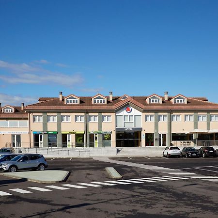 Hotel Arias Aeropuerto Santiago Del Monte Bagian luar foto