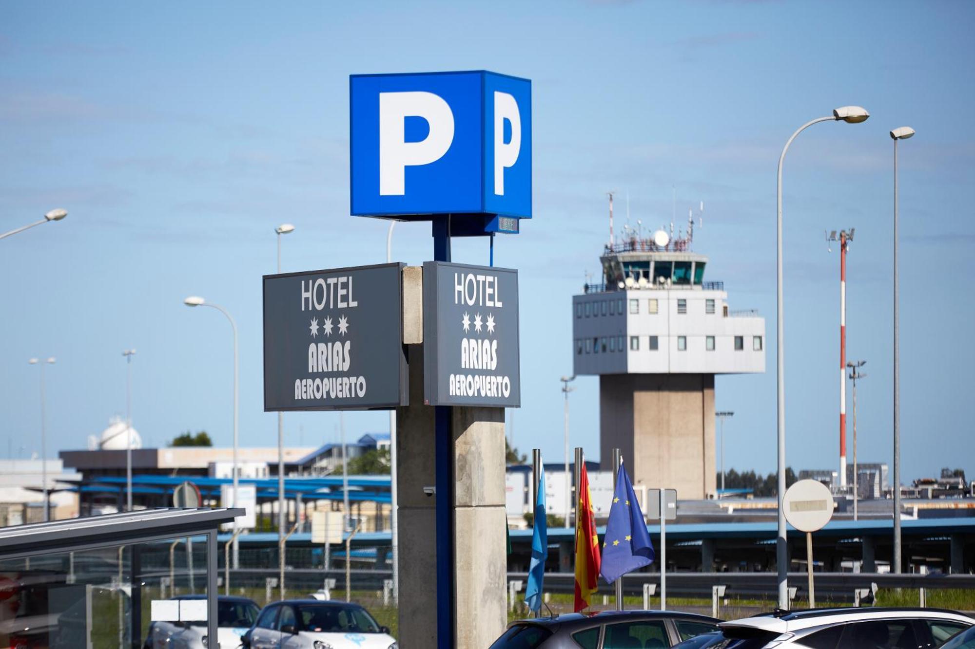 Hotel Arias Aeropuerto Santiago Del Monte Bagian luar foto