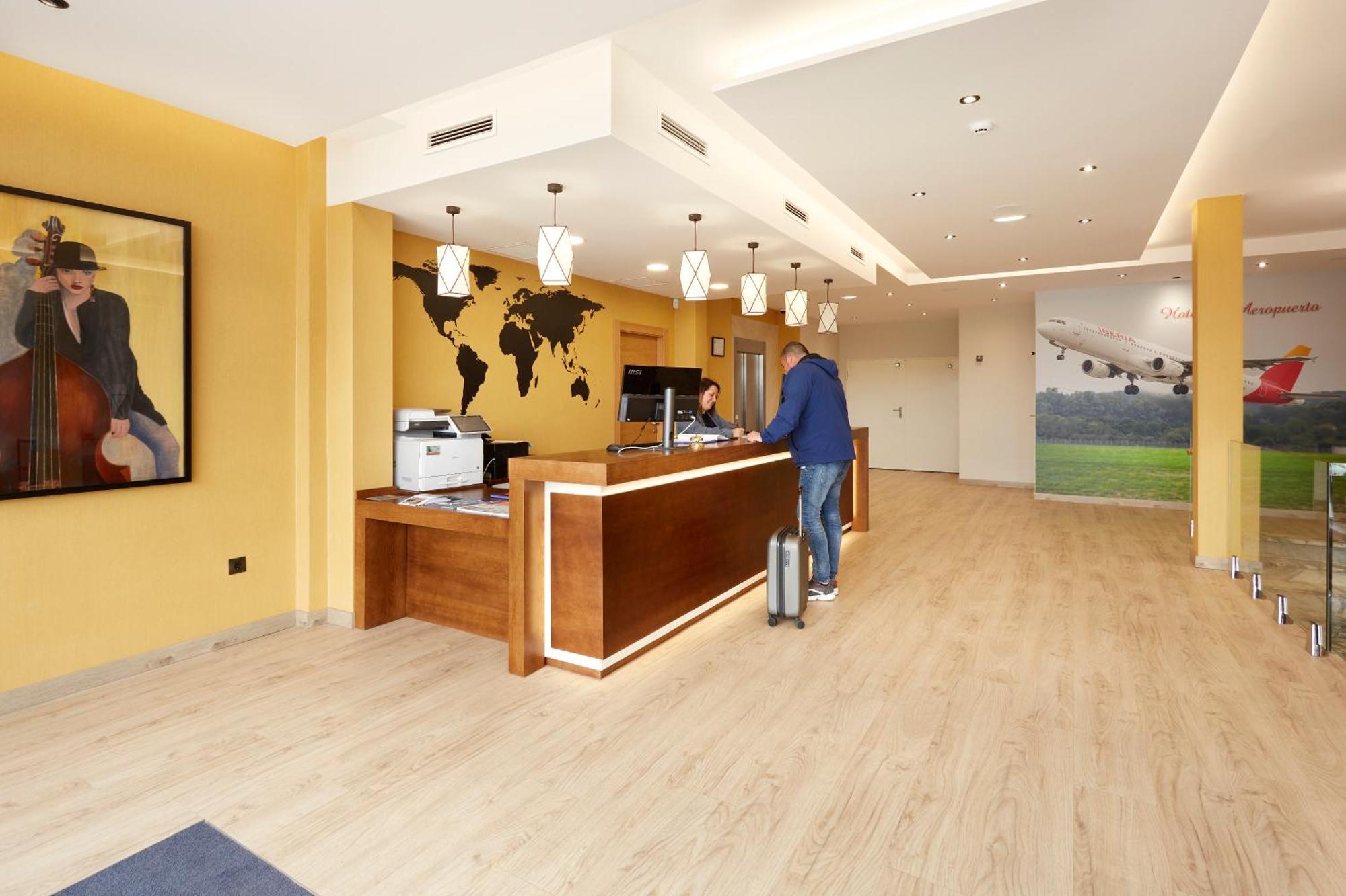 Hotel Arias Aeropuerto Santiago Del Monte Bagian luar foto