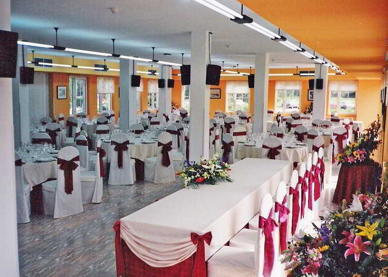 Hotel Arias Aeropuerto Santiago Del Monte Bagian luar foto